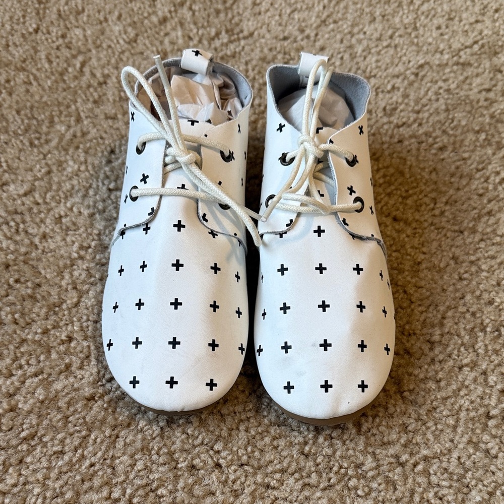 Piper Finn White Kids oxfords soft shoes barefoot sole